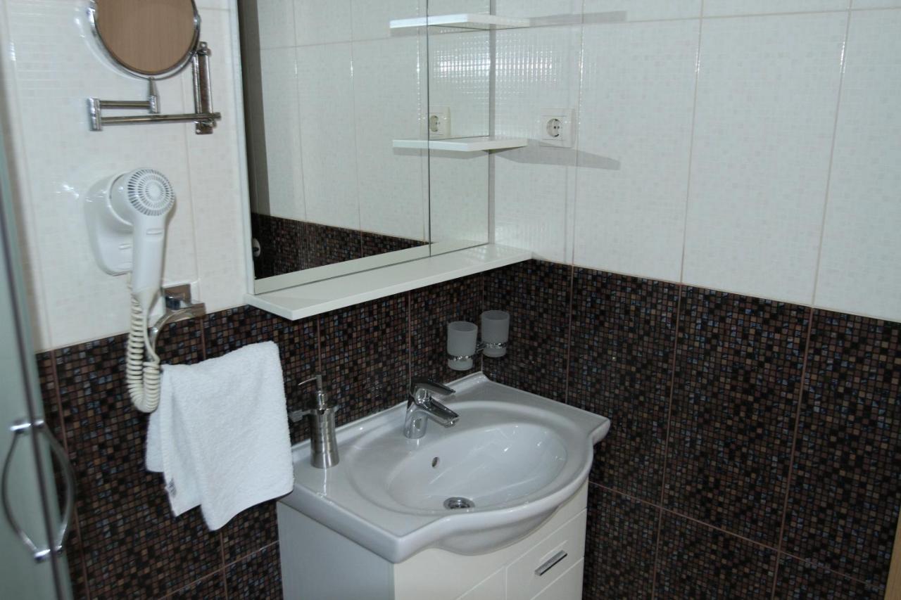 Muhar Apartment Sveti Stefan
