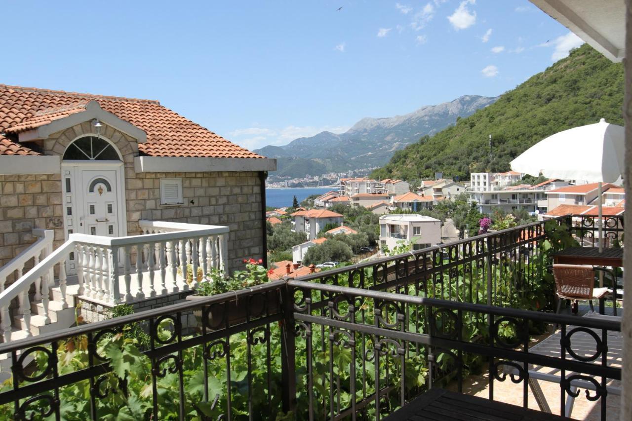 Muhar Apartment Sveti Stefan
