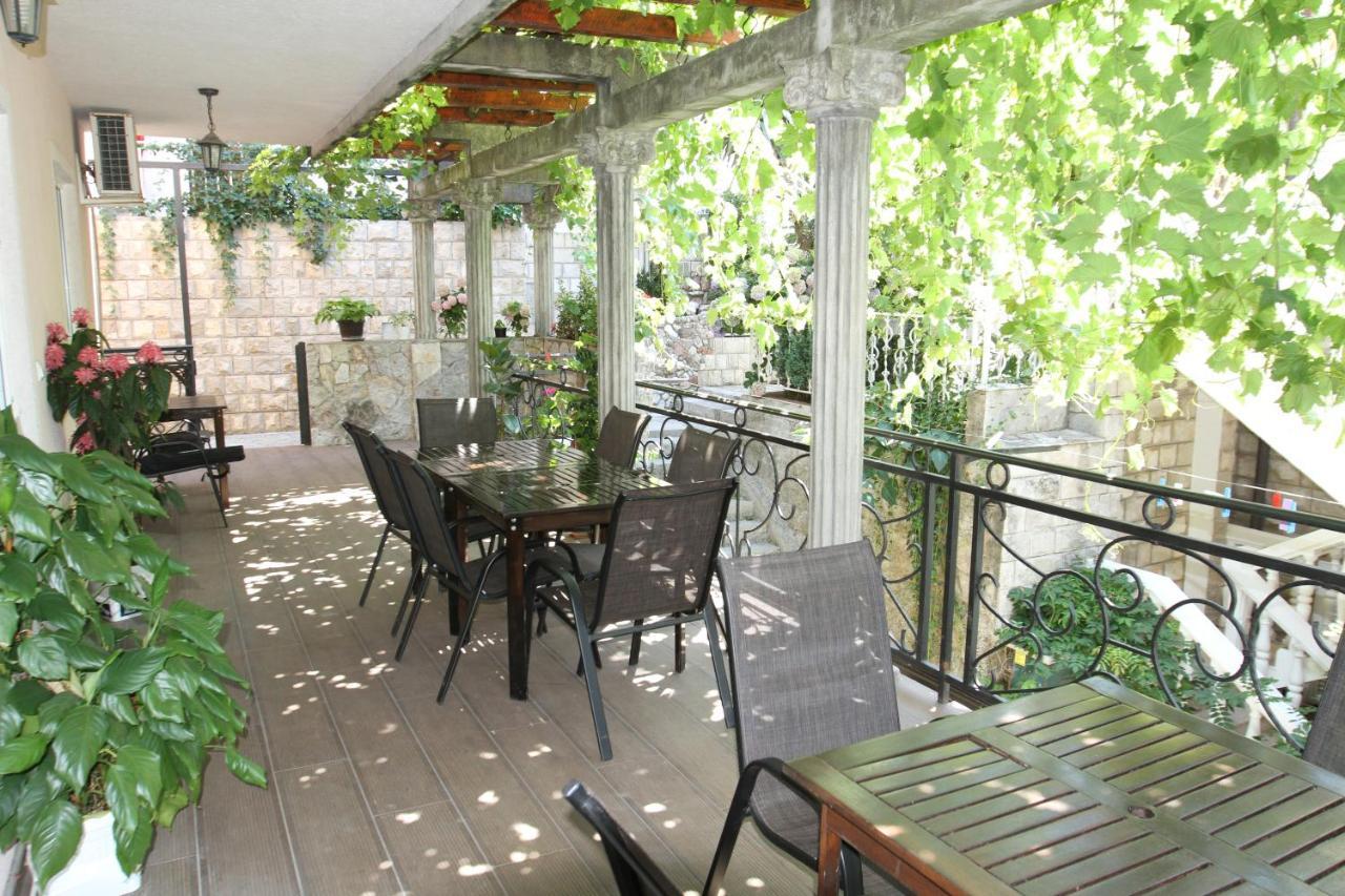 Muhar Apartment Sveti Stefan