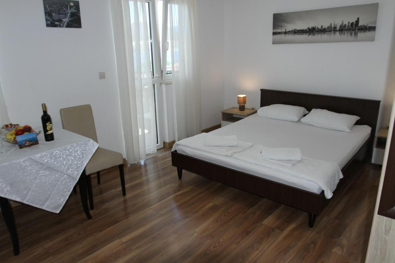Muhar Apartment Sveti Stefan