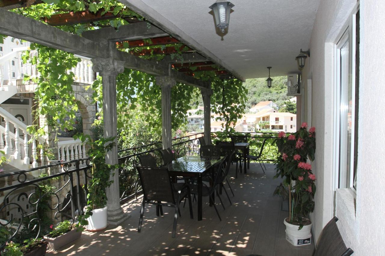 Muhar Apartment Sveti Stefan
