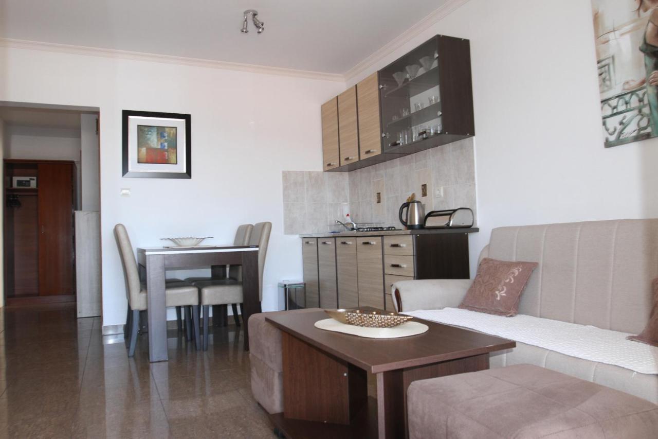 Muhar Apartment Sveti Stefan